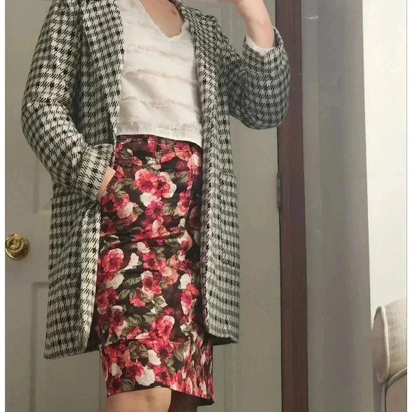 Banana Republic Floral skirt with pockets - Picture 1 of 11